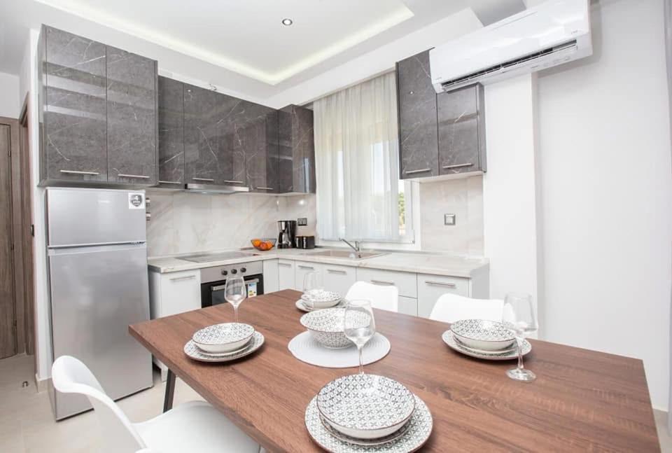 Marane Luxury Suites เนอามูดาเนีย ภายนอก รูปภาพ