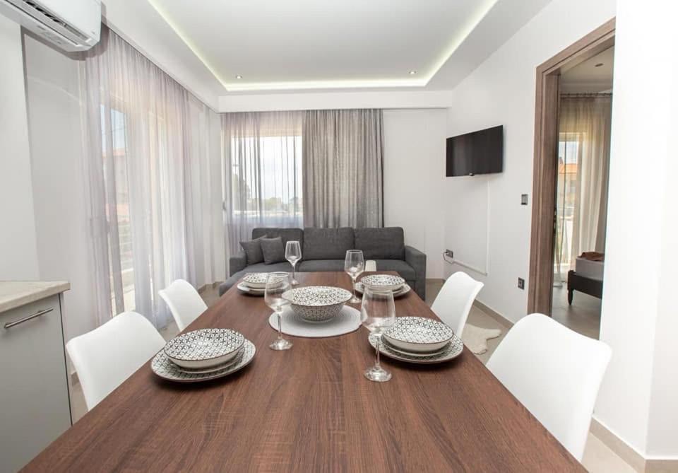 Marane Luxury Suites เนอามูดาเนีย ภายนอก รูปภาพ